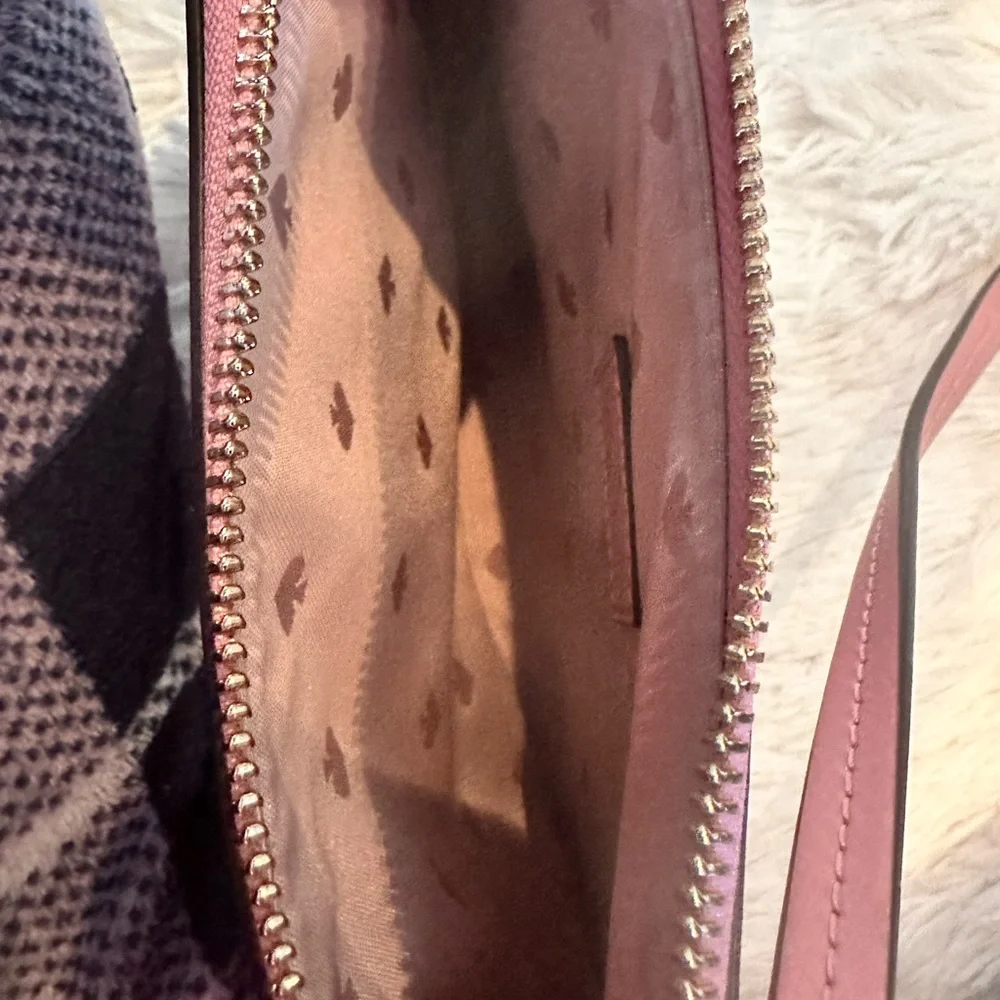 Pink Kate spade crossbody bag, barely used looks brand new - Picture 4 of 4